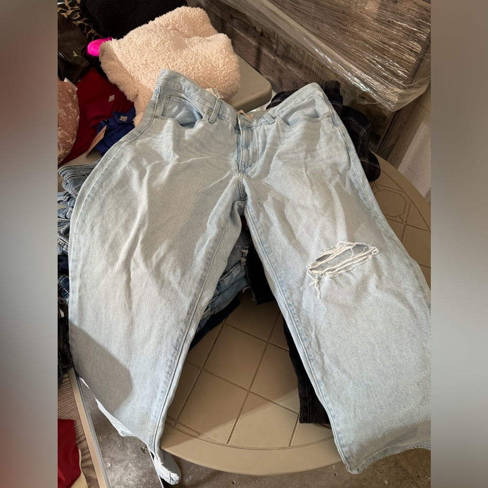 Brand new women’s Levi’s jeans